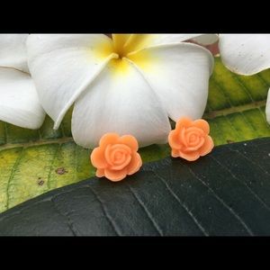 Rose studs in peach